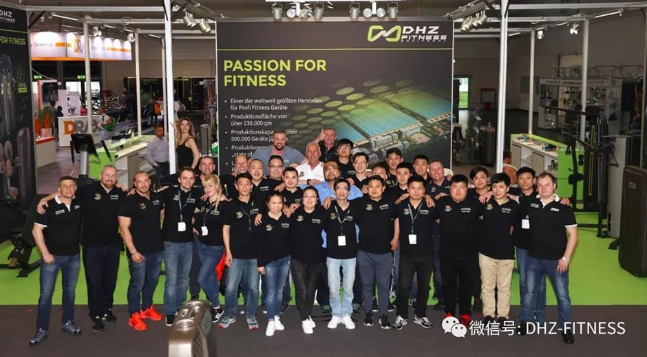 Group photo of DHZ staff and Hercules